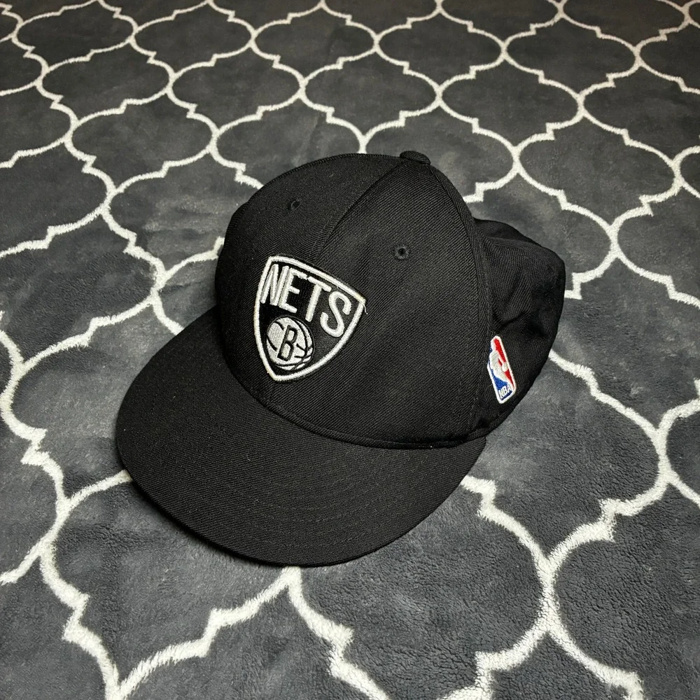Adidas Brooklyn Nets NBA Fitted Hat 7 3/8 Black Wool Flat Brim Baseball Cap Mens